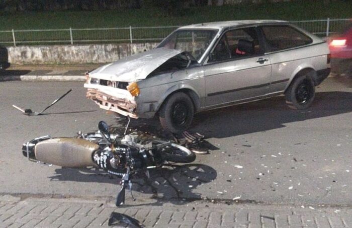 ACIDENTE COM MORTE NO CENTRO DE IMBITUVA ENVOLVENDO MOTO E CARRO