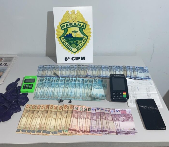 DESESPERADO, HOMEM JOGA CELULAR NO CHÃO DURANTE ABORDAGEM