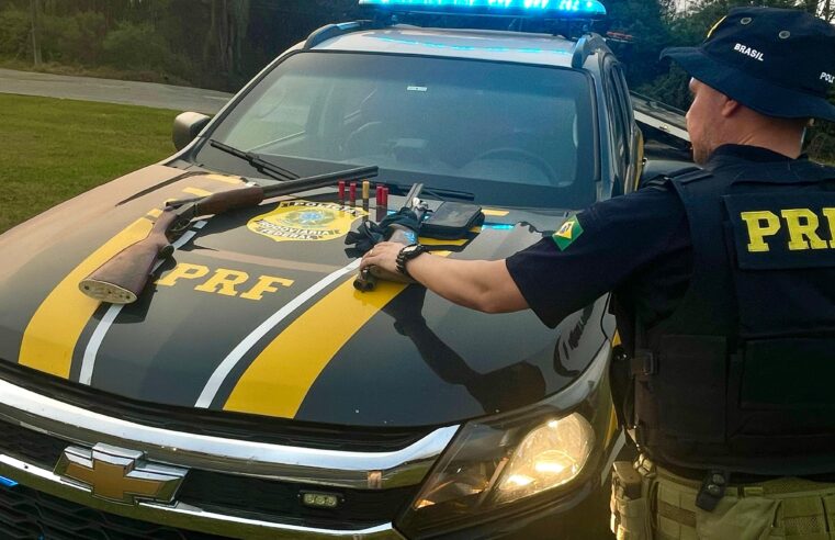 DUAS ESPINGARDAS SÃO ENCONTRADAS EM CAMINHONETE NA BR-277
