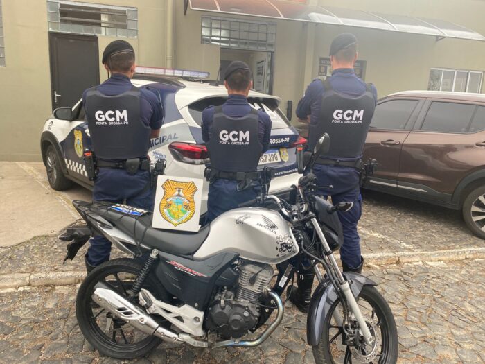 GCM RECUPERA MOTOCICLETA FURTADA NO CARÁ-CARÁ E PRENDE AUTOR