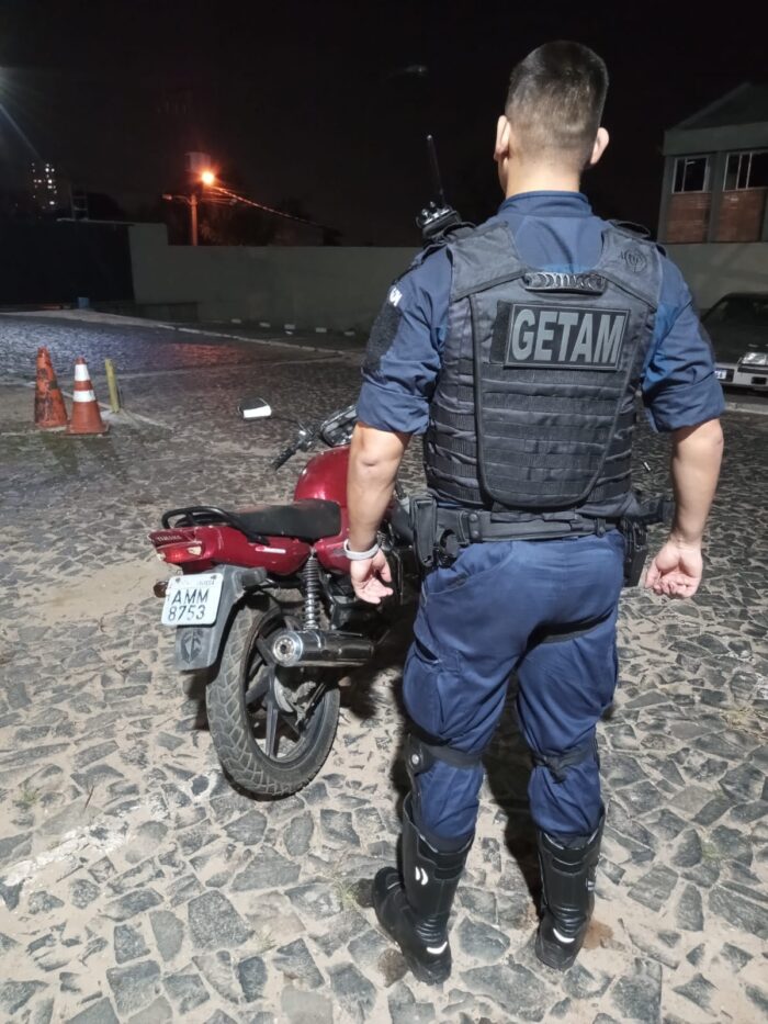 MOTOCICLETA FURTADA É RECUPERADA E SUSPEITO PRESO EM PONTA GROSSA