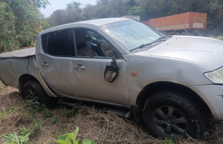 CAMINHONETE TOMBA NA PR-092 E DEIXA UM FERIDO LEVE EM JAGUARIAÍVA