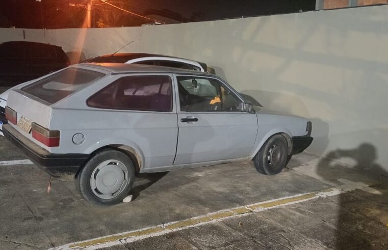 POLÍCIA RECUPERA VEÍCULO FURTADO E APREENDE MENORES COM DROGAS