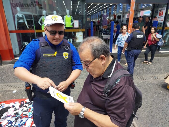 PREFEITURA PROMOVE AÇÃO ALUSIVA AO SETEMBRO AMARELO NO CALÇADÃO