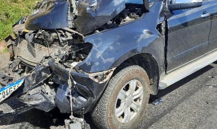COLISÃO ENTRE CARRO E CAMINHÃO DEIXA UM FERIDO NA PR-151