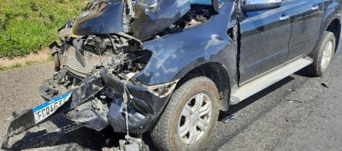 COLISÃO ENTRE CARRO E CAMINHÃO DEIXA UM FERIDO NA PR-151