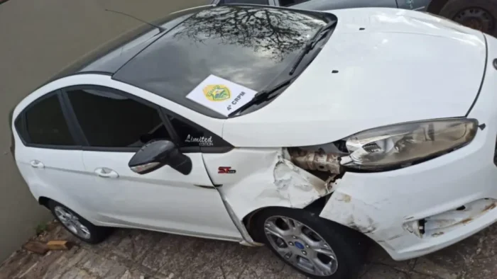 CONDUTOR ABANDONA CARRO APÓS COLISÃO E É PRESO COM COCAÍNA