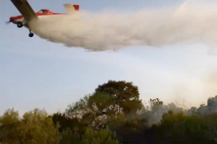 AVIÃO REDUZIU EM 4 HORAS O COMBATE A INCÊNDIO EM PALMEIRA