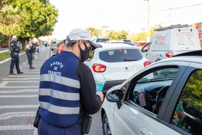 AVENIDA VICENTE MACHADO RECEBE BLITZ EDUCATIVA PARA INICIAR SEMANA NACIONAL DO TRÂNSITO EM PONTA GROSSA