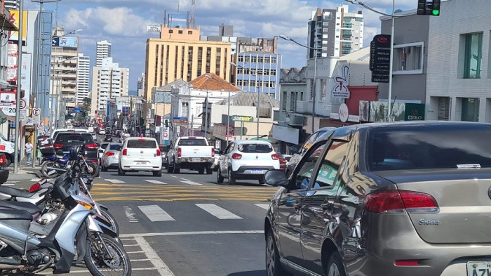VEÍCULOS COM PLACAS FINAIS 3, 4 E 5 PAGAM LICENCIAMENTO EM SETEMBRO