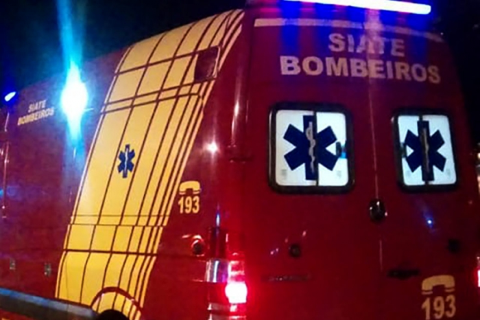 COLISÃO COM POSTE TIRA A VIDA DE MOTOBOY DE 31 ANOS EM CASTRO