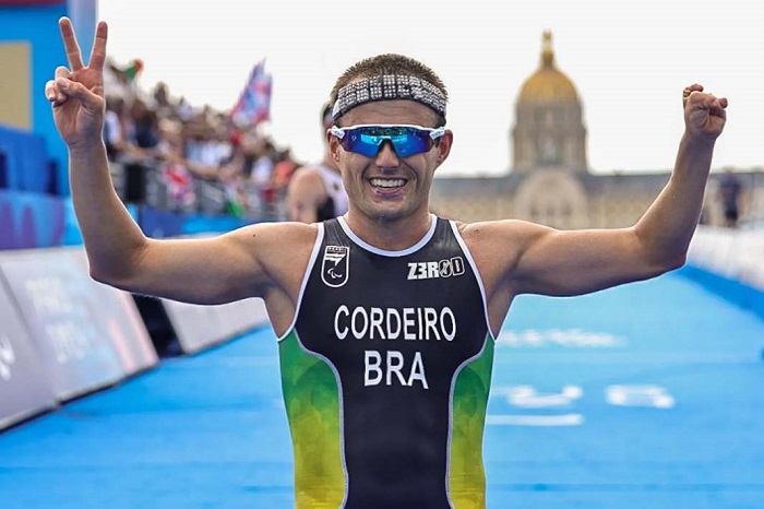 COLÉGIO ESTADUAL COMEMORA MEDALHA DE EX-ALUNO NA PARALIMPÍADA