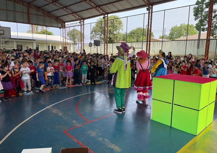 “O CUBO MÁGICO” FECHOU A TEMPORADA COM APRESENTAÇÕES EM ESCOLAS E INTITUIÇÕES