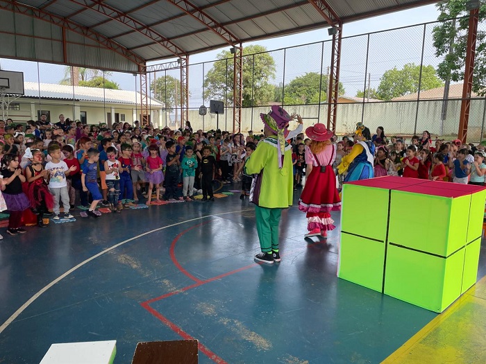 “O CUBO MÁGICO” FECHOU A TEMPORADA COM APRESENTAÇÕES EM ESCOLAS E INTITUIÇÕES