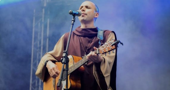 Conheça Frei Gilson, fenômeno religioso nas redes sociais