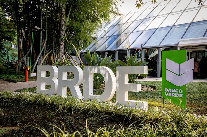 FINANCIAMENTOS DO BRDE GERAM 10 MIL EMPREGOS E R$ 654 MILHÕES AO PIB DO PR