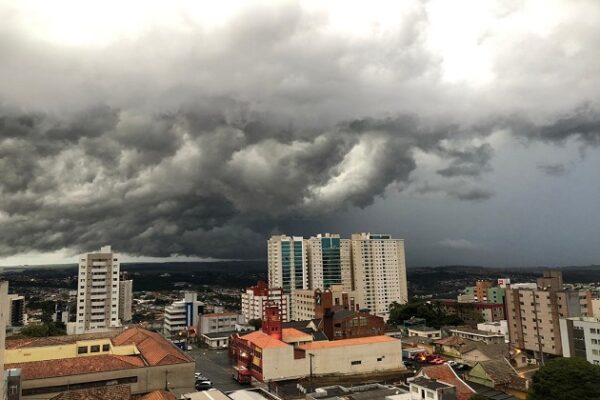 TEMPO INSTÁVEL MARCA A SEMANA EM PONTA GROSSA COM CALOR E CHUVAS