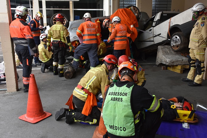 CASCAVEL VENCE O DESAFIO ESTADUAL DE SALVAMENTO VEICULAR