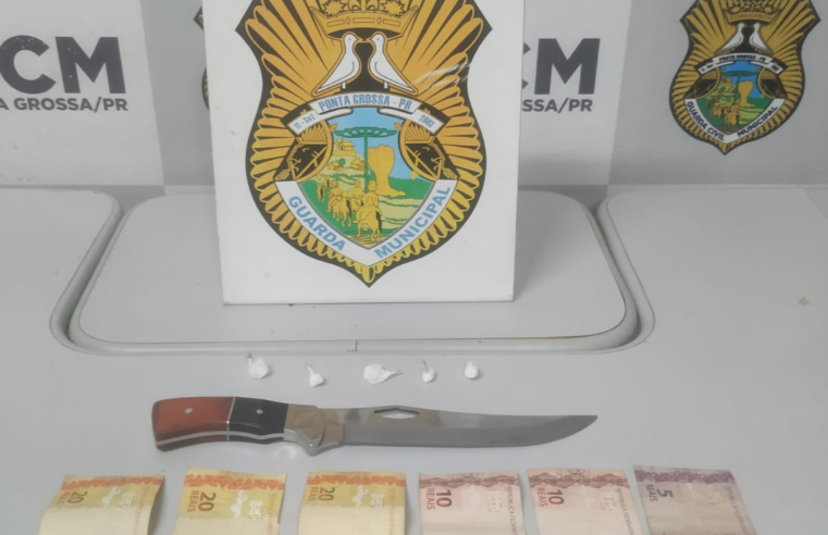 JOVEM É PRESO COM FACA E DROGAS EM PATRULHAMENTO NO CARÁ-CARÁ