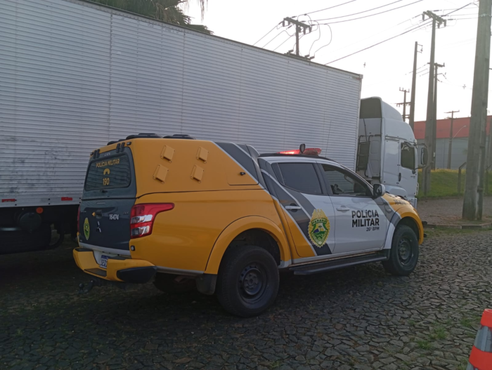 POLÍCIA MILITAR RECUPERA CAMINHÃO ROUBADO COM MAIS DE 23 TONELADAS DE QUEIJO