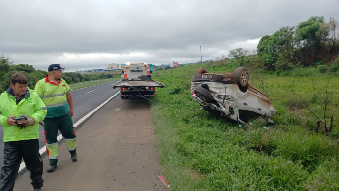MOTORISTA CAPOTA VEÍCULO NA PRC-373 E É ENCAMINHADO AO HOSPITAL