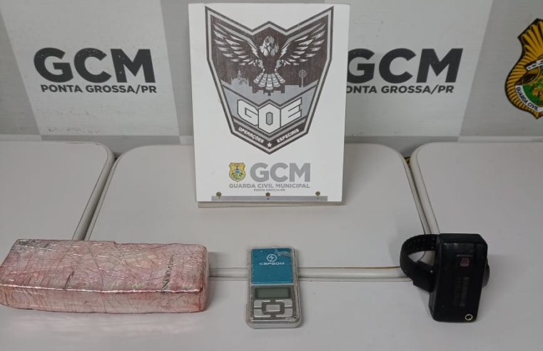 GUARDAS MUNICIPAIS APREENDEM DROGAS E TORNOZELEIRA ELETRÔNICA
