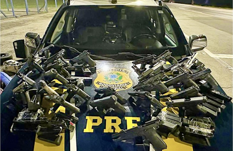 PRF APREENDE ARSENAL COM CASAL NA RMC