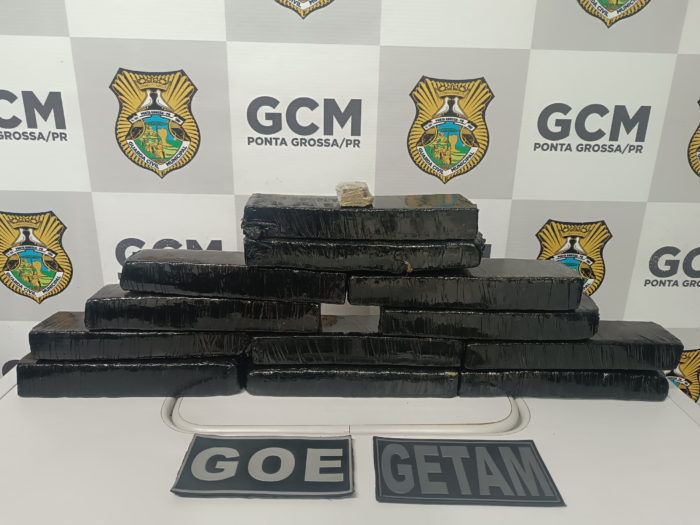 HOMEM É PRESO COM 10 KG DE MACONHA