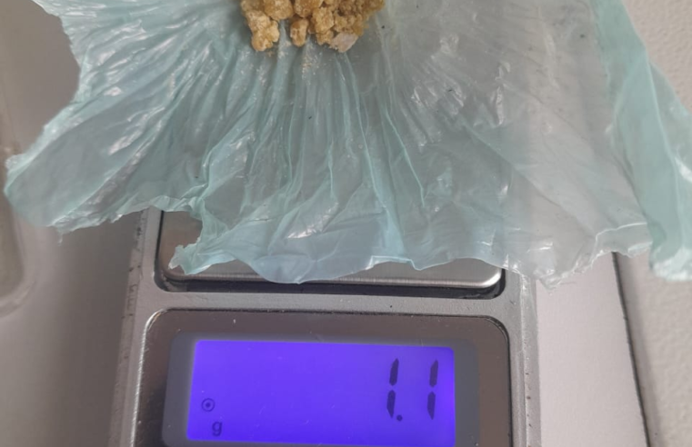 GUARDA CIVIL DETÉM INDIVÍDUO COM DROGAS EM PRAÇA