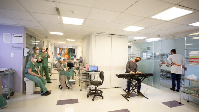 🎶 “NOTAS PARA A VIDA” – MUSICOTERAPIA QUE PROMOVE BEM-ESTAR EMOCIONAL A PACIENTES EM HOSPITAIS DO PARANÁ 🌻