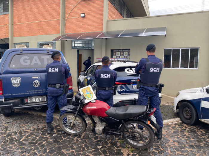 MULHER DETIDA POR COMPRAR MOTO( CHASSI ADULTERADO) POR R$ 2.000,00 EM REDE SOCIAL