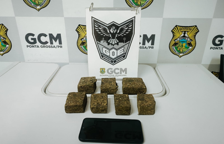 MENOR DE 16 ANOS É APREENDIDO COM 1KG DE MACONHA EM MOTOCICLETA COM PLACA ADULTERADA