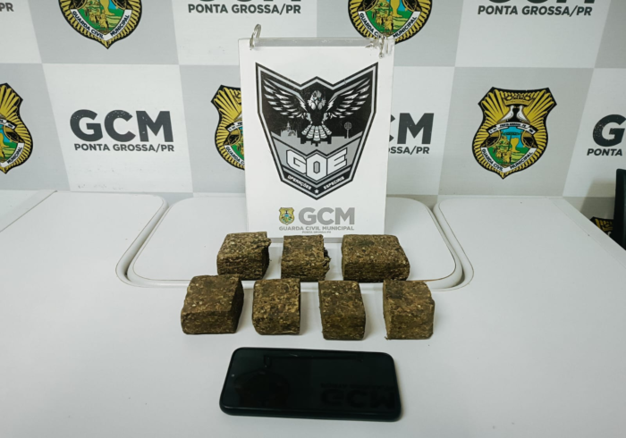 MENOR DE 16 ANOS É APREENDIDO COM 1KG DE MACONHA EM MOTOCICLETA COM PLACA ADULTERADA
