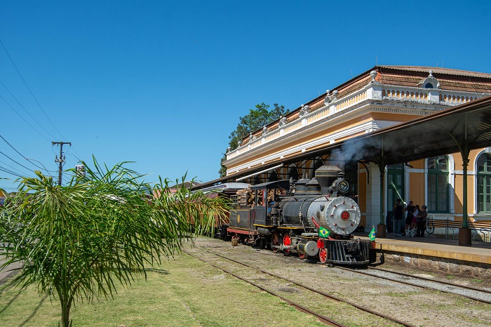 PASSEIO NATALINO DE TREM ENTRE MORRETES E ANTONINA JÁ TEM INGRESSOS À VENDA