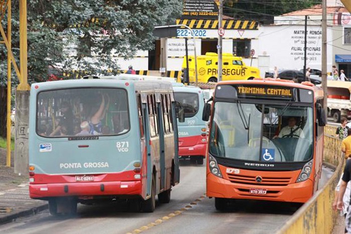 USUÁRIO DEVERÁ PAGAR COM CARTÃO A PASSAGEM DO ÔNIBUS URBANO EM 2025