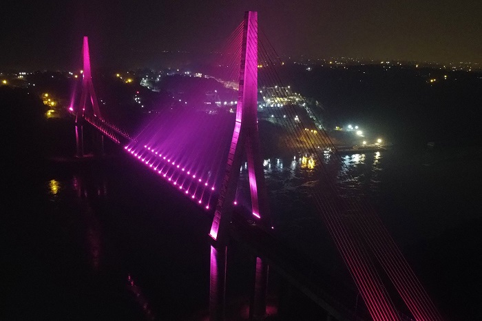 ILUMINAÇÃO DA PONTE DA INTEGRAÇÃO BRASIL-PARAGUAI DESTACA O OUTUBRO ROSA