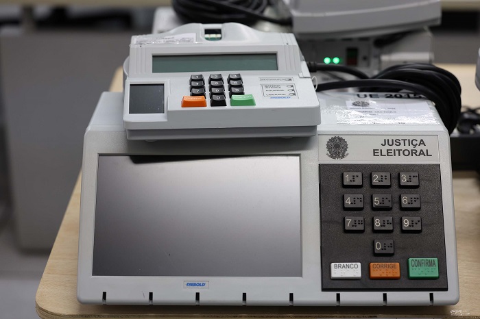 SERVIDORES DA CGE ATUAM NO TESTE DE INTEGRIDADE DAS URNAS ELETRÔNICAS