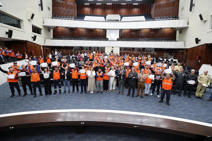 ASSEMBLEIA LEGISLATIVA PRESTA HOMENAGEM À DEFESA CIVIL