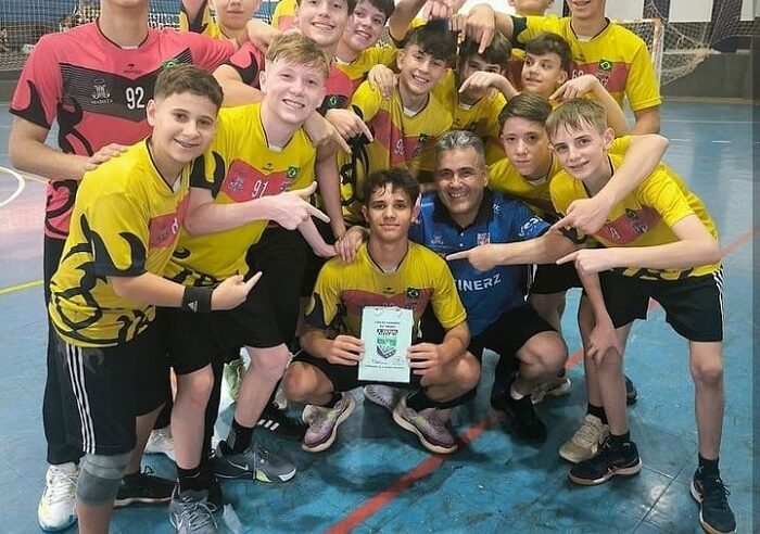 MARISTA PIO XII ENFRENTA CORBÉLIA NO PARANAENSE SUB-14 DE HANDEBOL