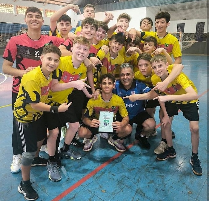 MARISTA PIO XII ENFRENTA CORBÉLIA NO PARANAENSE SUB-14 DE HANDEBOL