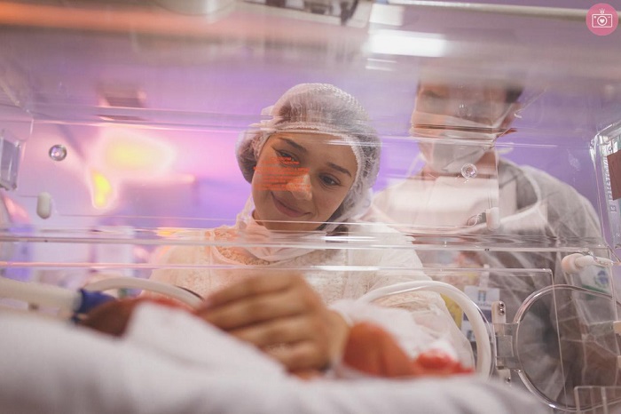 BEBÊS PREMATUROS PRECISAM DA COMPANHIA DOS PAIS NA UTI
