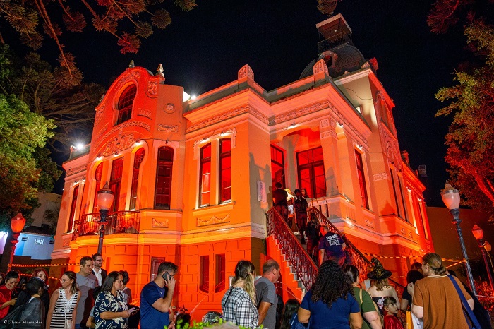 PONTA-GROSSENSES COMEMORARAM O HALLOWEEN NA VILA HILDA