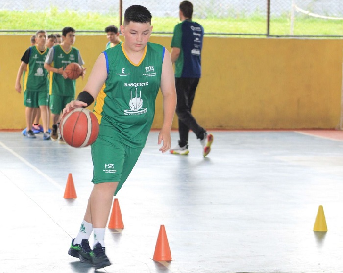 PARCERIA DA PREFEITURA COM O CRAQUE FAUSTO RESULTA EM PROJETO DE BASQUETE