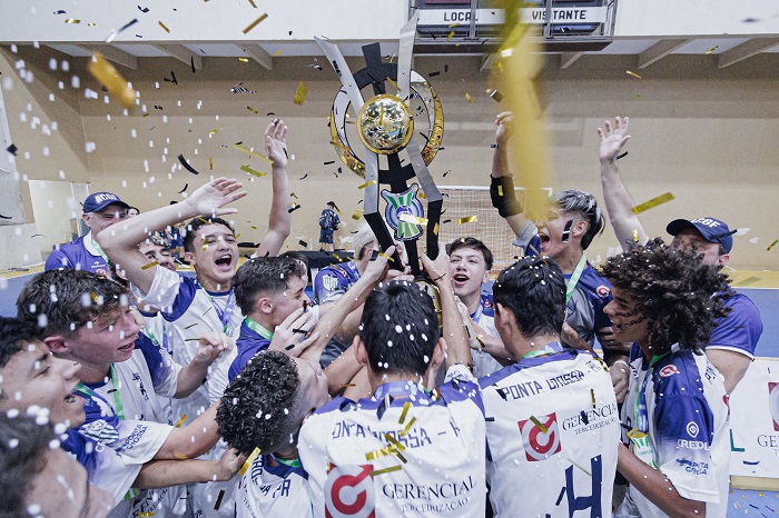 ACGF/GERENCIAL COMEMORA A CONQUISTA INVICTA DO PARANAENSE SUB-14 DE FUTSAL