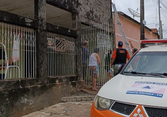 CHUVAS MOBILIZAM A DEFESA CIVIL EM PONTA GROSSA