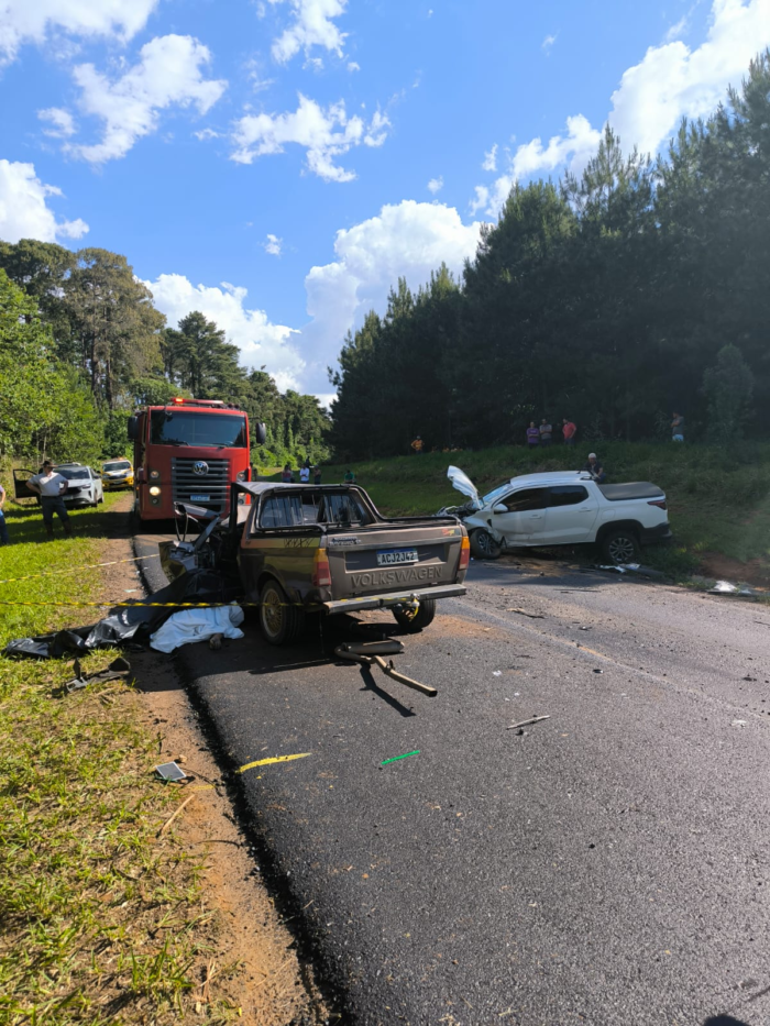 COLISÃO FRONTAL NA PR-160 DEIXA UMA VÍTIMA FATAL E DOIS FERIDOS EM TELÊMACO BORBA