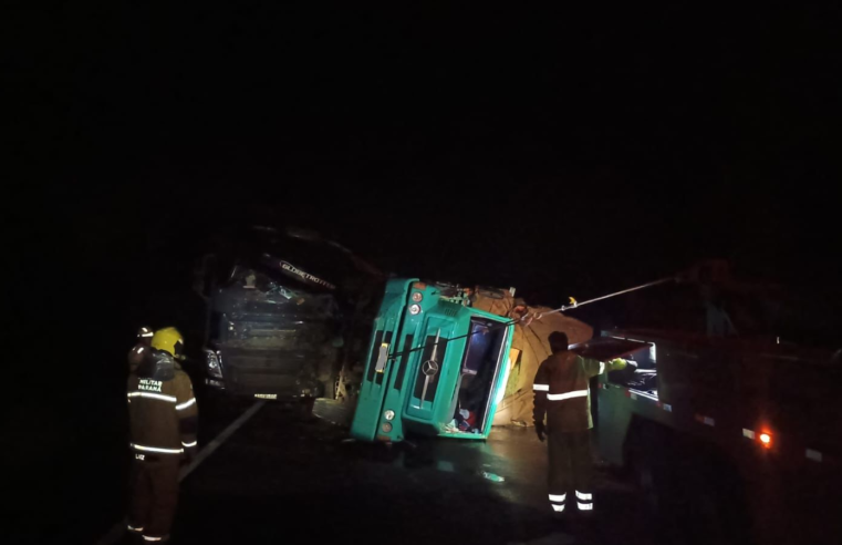 TRÊS CAMINHÕES SE ENVOLVEM EM GRAVE ACIDENTE NA BR-376 E CAUSAM INTERDIÇÃO TOTAL PONTA GROSSA X CURITIBA