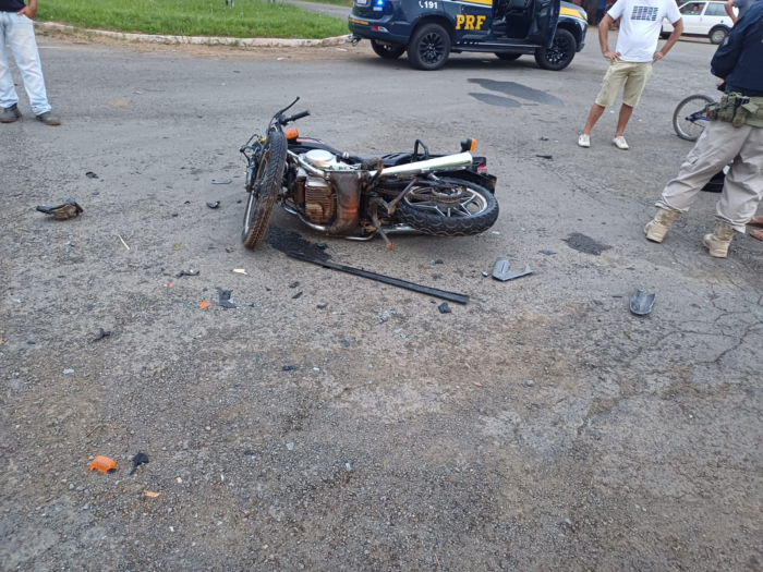 ACIDENTE DE TRÂNSITO DEIXA MOTOCICLISTA GRAVEMENTE FERIDO