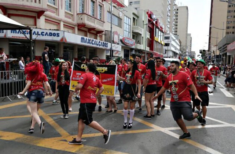 PREFEITURA ORIENTA SOBRE BLOQUEIOS DE VIAS PARA O DESFILE DA MUNCHENFEST