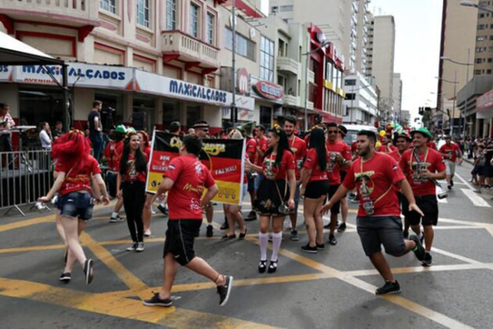 PREFEITURA ORIENTA SOBRE BLOQUEIOS DE VIAS PARA O DESFILE DA MUNCHENFEST